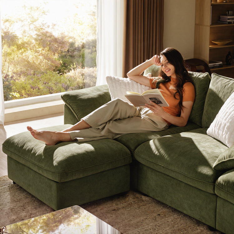 Sofá modular en forma de L Dreamboat de chenilla con otomana de almacenamiento, beige