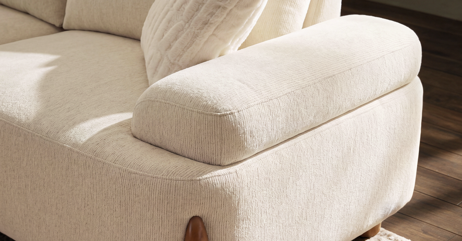 Wide Armrests