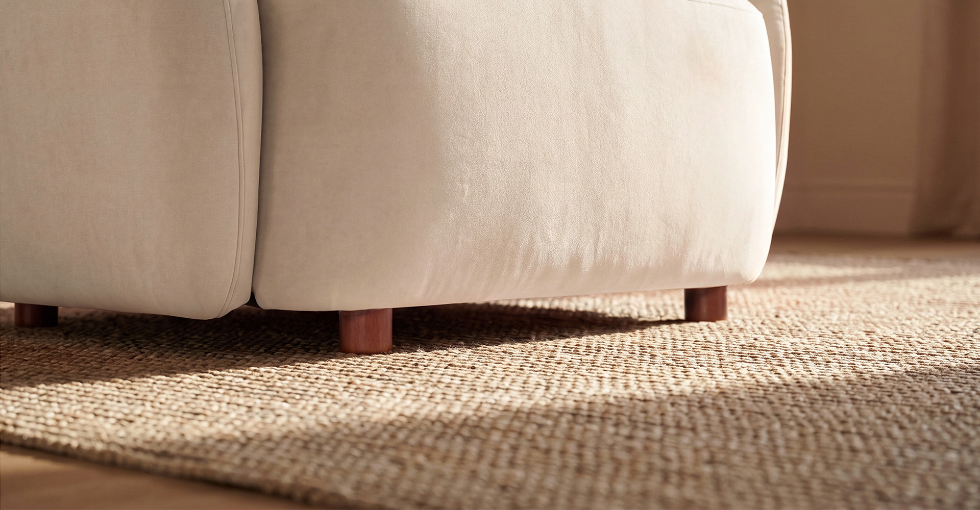 MATTE WALNUT-TONE LEGS