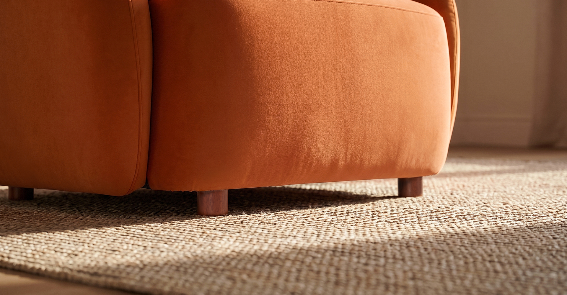 MATTE WALNUT-TONE LEGS
